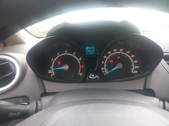FORD FIESTA 1.6 SE PLUS HATCH 16V FLEX 4P POWERSHIFT FORD FIESTA 1.6 SE PLUS HATCH 16V FLEX 4P POWERSHIFT
